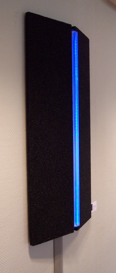 JK 02770 Die blaue Spalte 55 x 100 cm Quarzsand + LED-Stableuchte + Holzplatte Detail 1